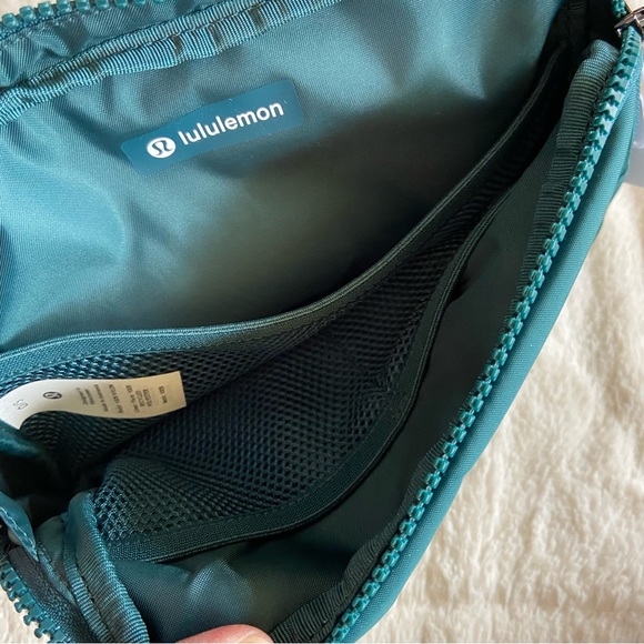 NWT Lululemon Large Everywhere Belt Bag - Picture 4 of 11